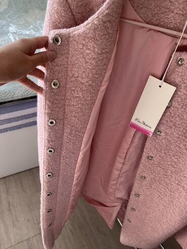 Пальто: Все вещи почти новые Нигде не порвано не испачкано Просто весели в — 17