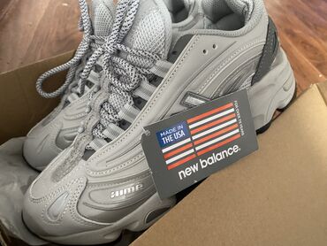 женские кроссовки с бантами: Кроссовкалар, 39.5, New Balance, Жаңы, түсү - Боз, Өзү алып кетүү