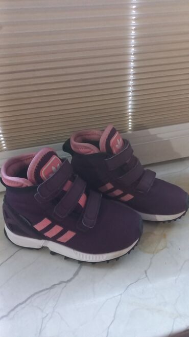 uşaq rolikli krossovkalar: Adidas bot arginaldir 120 azn alinib yeni kimidir cox az geylb