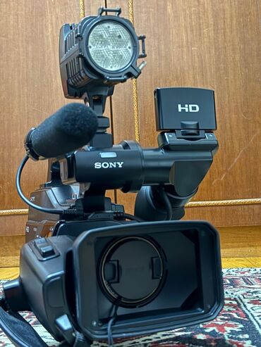 Videokameralar: Sony 1500 HD ÇOX Az işlənib Rasiyadan gəlib iki orginal baterka bir