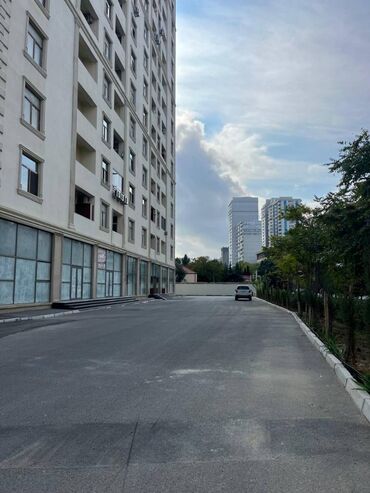 Mağazalar: Bakı şəhəri yasamal rayonu Şəfayət Mehdiyev küçəsində, Grand həyat və — 5