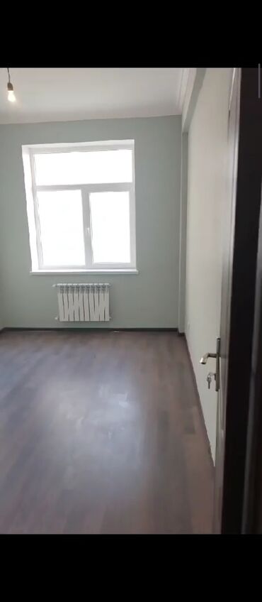 Köhnə tikili: 3 otaqlı mənzil – işıqlı və geniş planlama - Plan: girişdə uzun — 3