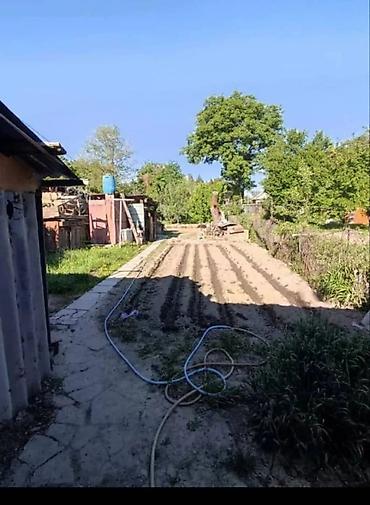 возле трассы: Продается полдома в маевке(до трассы 2 минуты) 4 сотки. Имеется две — 6