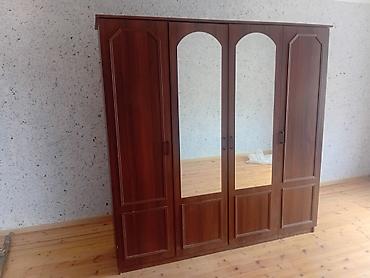 yatağa desti: Dörd qapılı iri geyim dolabı - Material: ağac teksturasına malik — 3
