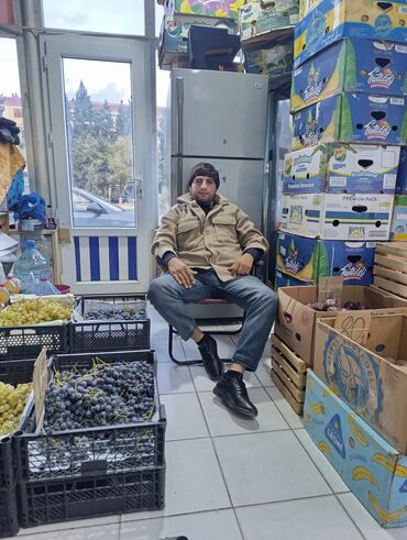 Şirniyyat məhsulları: Təzə üzüm satışa təqdim olunur. Məhsul: - Ağ və qara üzüm sortları -