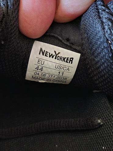 Patike: Crne sportske patike – mrežasti gornjište sa sintetičkim ojačanjima i — 9