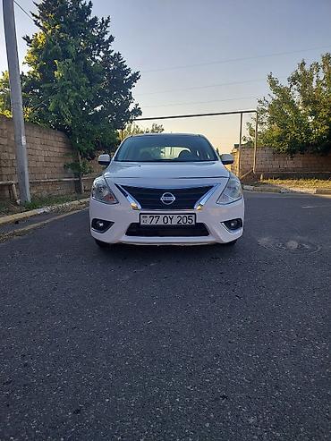ucuz masin satişi: Nissan Sunny sedan – ağ rəng, AZ nömrə nişanı ilə. Şəhər üçün — 1