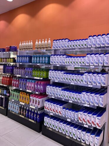 Rəf vitrinləri: Magaza ucun vitrinler hundurluk 1.50 en 090 sm. Divar vitrinleri ise — 10