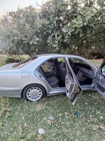 cd disklər: Mercedes-Benz : 2.4 l | 2001 il Sedan