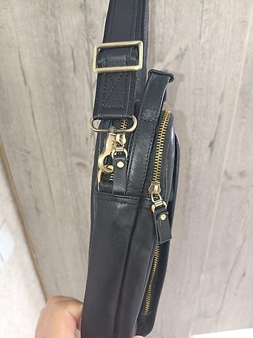 Барсетки: Продаю Барсетку из натуральной кожи покупал 6500 сом ручная работа — 4