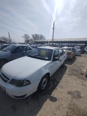 Daewoo: Daewoo Nexia: 2010 г., 1.6 л, Механика, Бензин, Седан