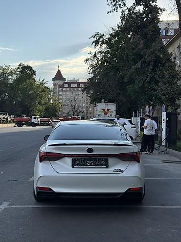 corolla 2016: Toyota Avalon: 2021 г., Гибрид, Седан — 5