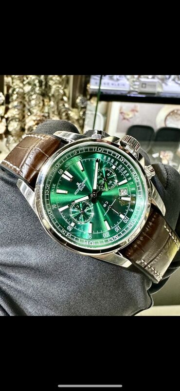 Классические часы: Листай Дайвер модели от Австрийского бренда Jacques Lemans. В разных — 5