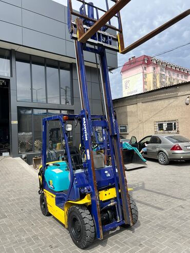 купить фронтальный погрузчик в лизинг: Погрузчик, Komatsu, 2011 г., Колесный, Вилочный