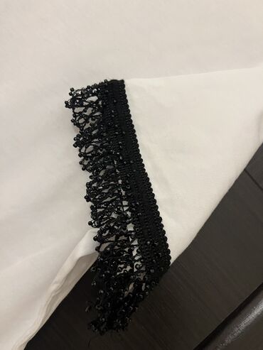 Səsgücləndiricilər, qulaqlıqlar və mikrofonlar: Zara qolları muncuqlu tişört. ölçüsü m-dir S M razmere olur az — 5