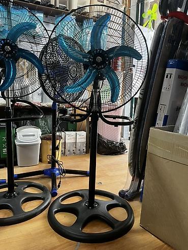 table fan: Напольный электрический вентилятор с большим диаметром решётки и 5 — 6