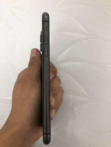 Apple iPhone: IPhone 11, Б/у, 64 ГБ, Черный, Чехол, 80 % — 6