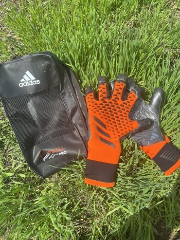 плавание для детей: Adidas Predator Pro
Вратарские перчатки 
Размер: 8
Новые ❗️❗️❗️