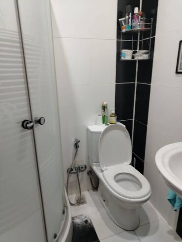 Uzunmüddətli kirayə mənzillər: Xətai Rayonu Ramiz Quliyev küç Neyrocərrahiyyə Xəstəxansı 2 otaq — 8