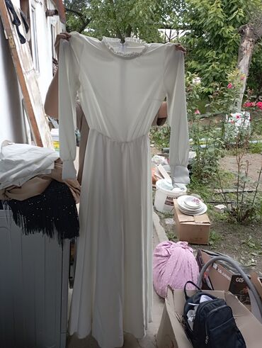 платье 50: Вечернее платье, Классическое, Длинная модель, Атлас, С рукавами, 2XL (EU 44), 3XL (EU 46), 4XL (EU 48)