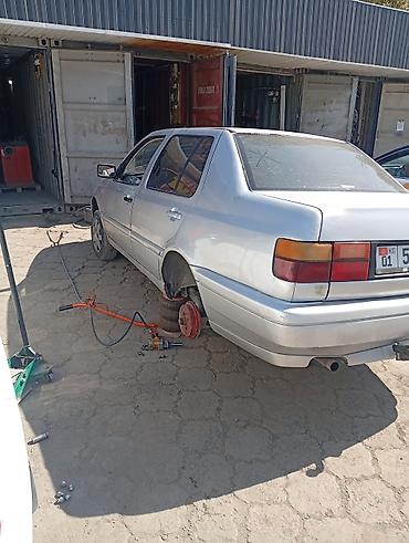 гур венто: Volkswagen Vento: 1993 г., 1.8 л, Механика, Бензин, Седан — 2