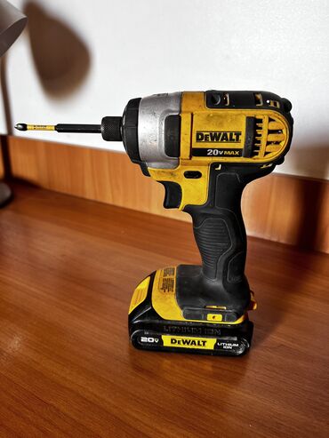 зарядка на шуруповерт: 🔧 DEWALT® 20V MAX — полный комплект мощности и удобства! 🔋 ✨ Что