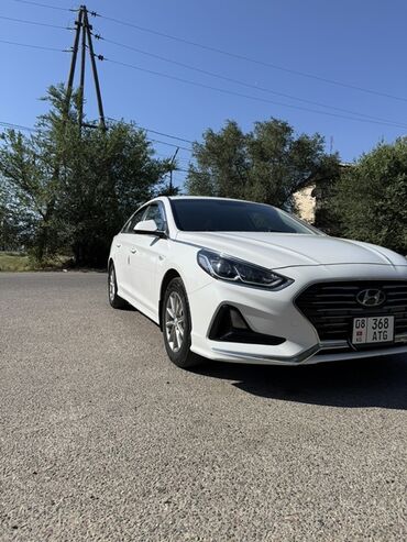 авто в рассрочку без процентов: Белый седан Hyundai Sonata с элегантным и современным дизайном