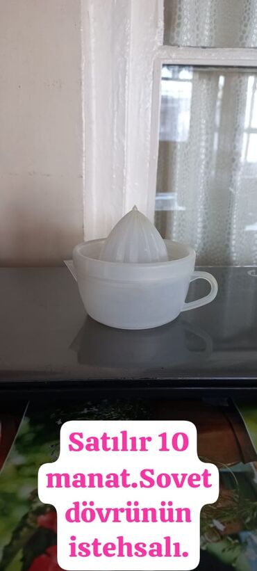 Digər dəstlər və servizlər: Sovet dövrünün istehsalı olan mətbəx əşyaları: - Mini keramika sürahi — 3