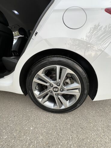 Hyundai: Hyundai Avante: 1.6 l | 2016 il Sedan — 23