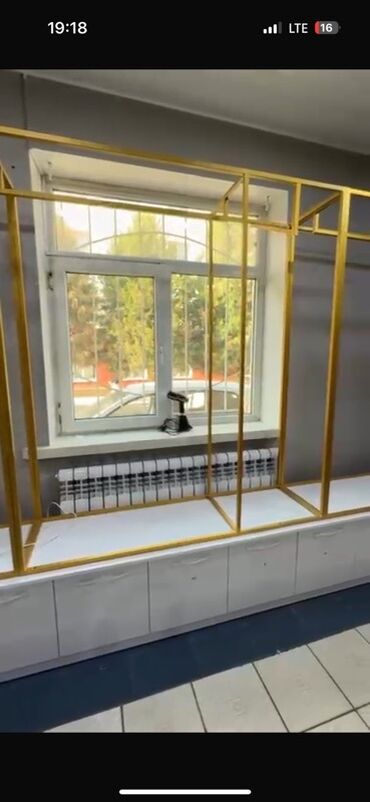 оборудование для магазинов: Кронштейн Кийимдер үчүн, Материалы: Металл, Ящиктери менен