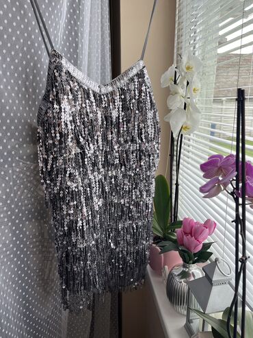shine haljine: Bershka S (EU 36), bоја - Siva, Koktel, klub, Na bretele na lalafo.rs shine haljine: Bershka S (EU 36), bоја - Siva, Koktel, klub, Na bretele