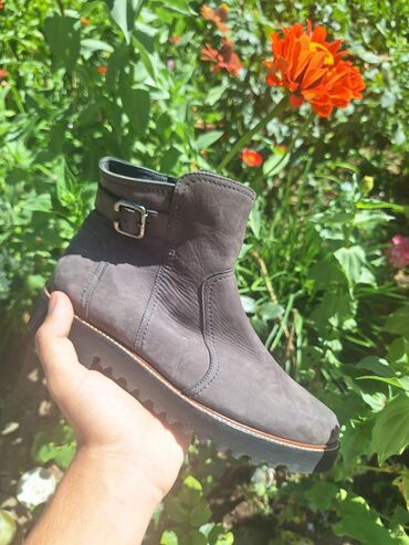 Gležnjače: Ženske kratke čizme – više modela Muške cipele. cena od 30 do 60 — 11