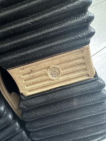 Кроссовки и спортивная обувь: Пара черных кед Converse All Star с белыми шнурками и белыми — 18