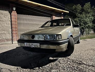 Volkswagen Passat: 1989 г., Седан