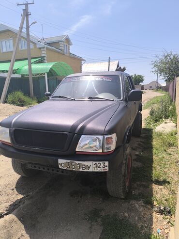 исузу битхорн: Toyota Hilux Surf: 2005 г., 2.4 л, Механика, Бензин, Внедорожник
