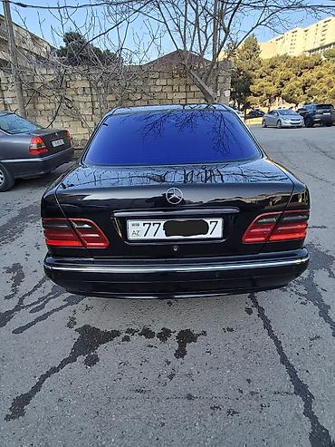 mersedes manitor: Mercedes-Benz E-Class: 2.2 l | 2000 il Sedan — 6