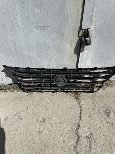 Решетки радиатора: Решетка радиатора Lexus — 2