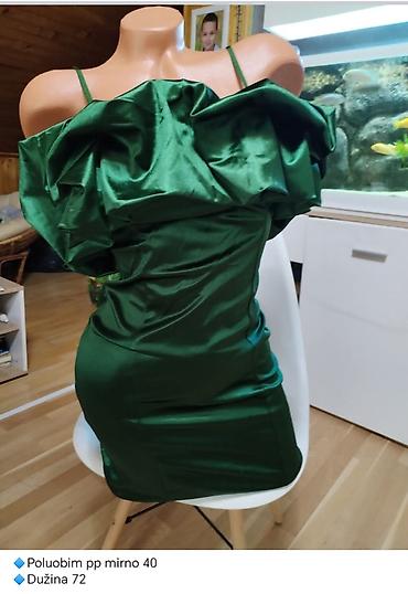 patike a: Elegantna zelena satenska haljina - Kroj: uska, ističe figuru - — 1