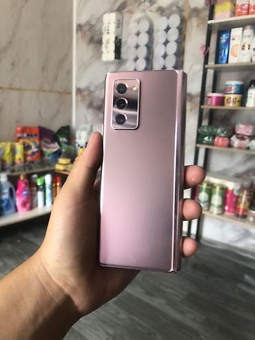 core 2: Складной смартфон Samsung Galaxy Z Fold в бронзовом цвете. Модель с — 1