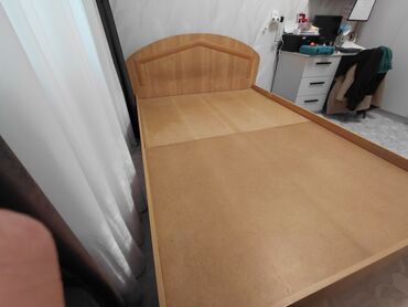 Двуспальные кровати: Продам двухспальную кровать с двумя матрасами (БУ) — 8 000 сом — 4