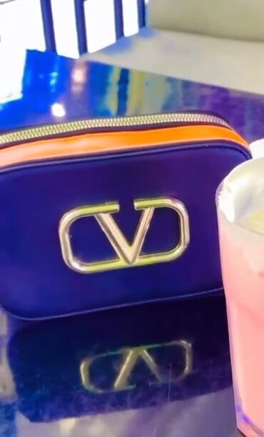 Eynəklər: Çiyin çantası, Valentino, Yeni