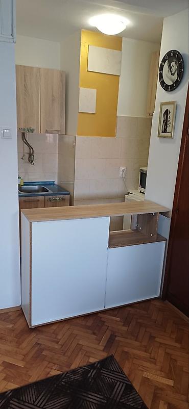 Dugoročni najam stanova: Izdavanje garsonjere Zemun, Marije Bursać,4. sprat,24 kvadrata — 10