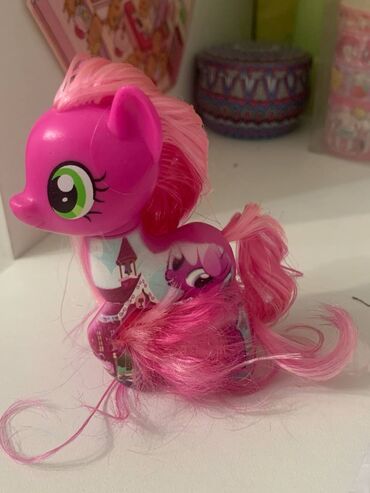 машинка на пульте управления: Мисс Чирайли My Little pony
G4 абсолютно новая в комплекте с расческой