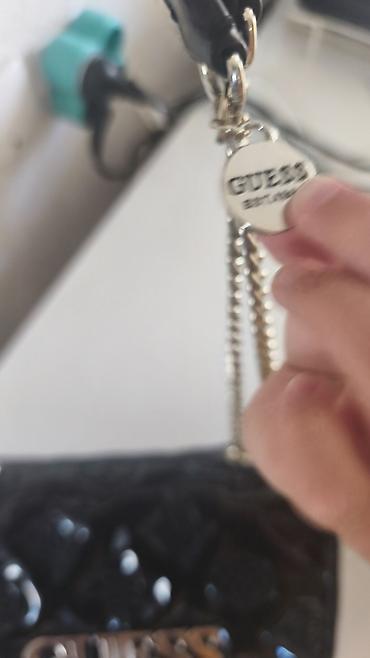 biser od ravanice: GUESS ženska torbica – crna, lak koža visokog sjaja - NOVA - Preklopni — 2