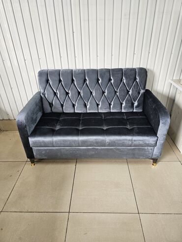 мебель доя офиса: Прямой диван, цвет - Серебристый, Новый