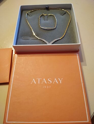 Dəstə daxildir: Bilərzik, Boyunbağı, Sarı qızıl, 585 Əyar, 12 g