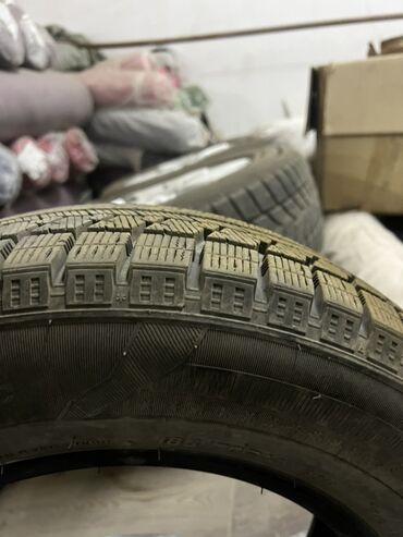 купить б у шины 185 70 r14: Зимняя шина 185/70 R14 88H SAILUN почти масло проездили 1 сезон