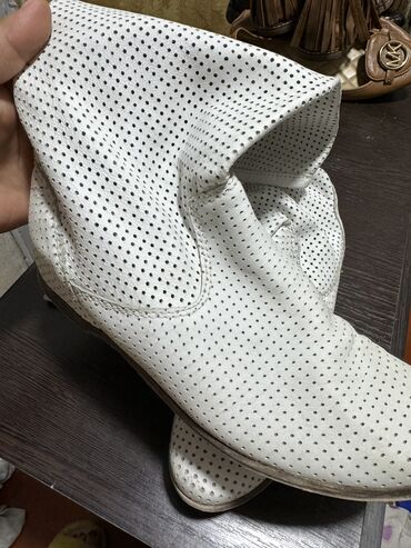 обувь белая: Сапоги, 39, цвет - Белый