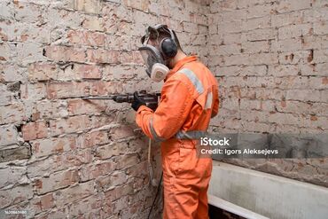 Услуги.демонтажных.работ.кафеля.стяжки.штукатурки.кирпичя.полов.дверей