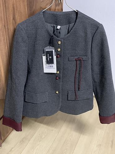 polo ralph: Женский пиджак 
Размер:М, L 
Цена:1600 сом
2 штук — 2